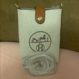 Elegant White and Tan Shoulder Bag; Hermes vip gift